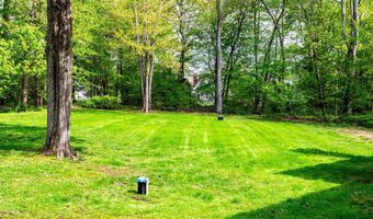64 Warren Gln, Burlington, CT 06013