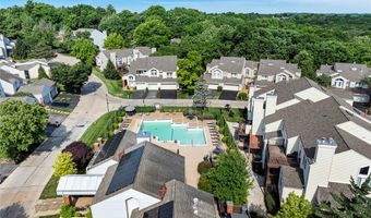 1710 Ridgeview Circle Dr, Ballwin, MO 63021