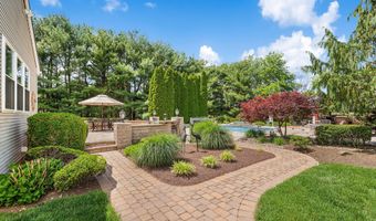 61 Cliffwood Dr, Allentown, NJ 08501