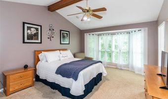 1201 Oak Borough Dr, Ballwin, MO 63021
