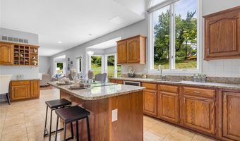 821 Heatherhaven Dr, Ballwin, MO 63011