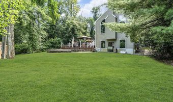 156 Magnolia Ln, Middletown, NJ 07748