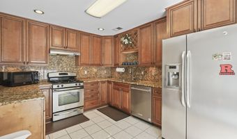 172 Windsong Cir, East Brunswick, NJ 08816