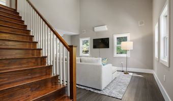 28 Alan Rd, Danbury, CT 06810