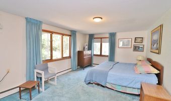 16 Hempstead Ave, Bangor, ME 04401