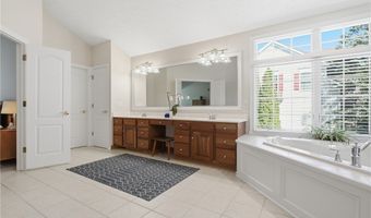 780 S Sussex Ct, Aurora, OH 44202