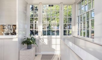 221 Hope St 2, Bristol, RI 02809