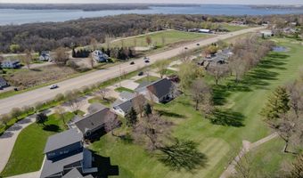 1018 Emerald Hills Dr, Arnolds Park, IA 51331