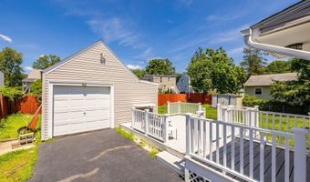 404 Soundview Ave, Bridgeport, CT 06606