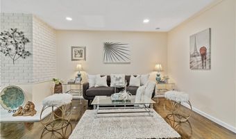 2118 W Crestwood Ln, Anaheim, CA 92804