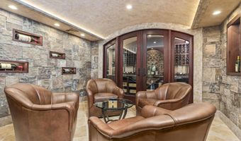 1 Stoneridge Dr, Albany, NY 12211