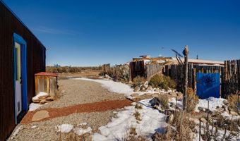 18 Outlander Dr, Carson, NM 87517