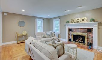 16 Evergreen St, Barrington, RI 02806