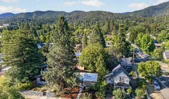 840 B St, Ashland, OR 97520