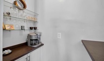 1009 Dutch Mill Dr, Ballwin, MO 63011