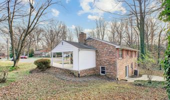 8928 CHELTONHAM Pl, Annandale, VA 22003