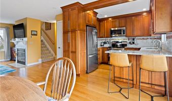 413 North Ln, Bristol, RI 02809
