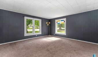 411 W Cedar St, Beresford, SD 57004