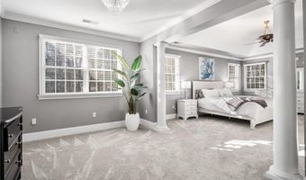 30 Lenihan Ln, East Greenwich, RI 02818