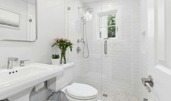 8 Glenwood Dr, Darien, CT 06820