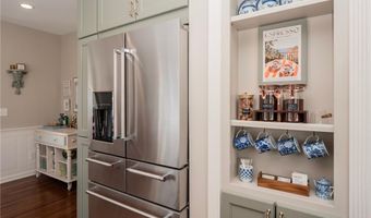 26 Vernon Ave, Newport, RI 02840