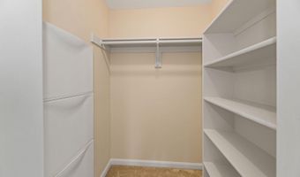 1817 N QUEENS Ln 2-161, Arlington, VA 22201