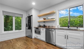 549 Clubhouse Dr, Banner Elk, NC 28604