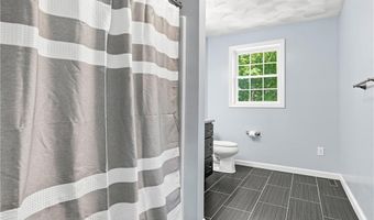 17 Ostend St, Johnston, RI 02919