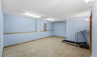 2402 Suncrest Dr, Ames, IA 50014