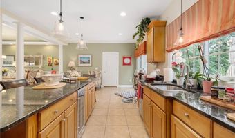 10 Honey Lou Ct, Cranston, RI 02921