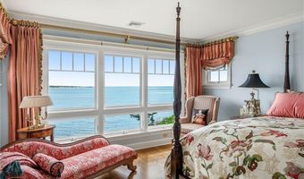 737 Boston Neck Rd, Narragansett, RI 02882