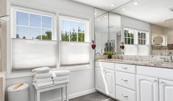 94 Greening Ln, Cranston, RI 02920