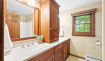 10 Candlewood Dr, Amherst, NH 03031