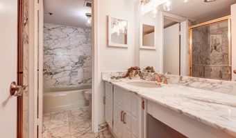 1101 S ARLINGTON RIDGE Rd S 208, Arlington, VA 22202