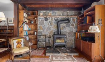 856 N Main Rd, Jamestown, RI 02835