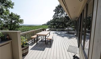 2 Buckingham St, Barrington, RI 02806