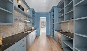 3556 N VALLEY St, Arlington, VA 22207