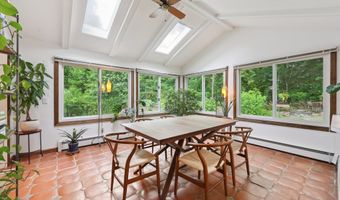 10 Pleasant Point Rd, Branford, CT 06405