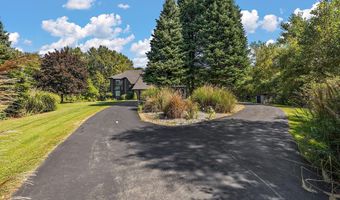 9820 Snow Pointe Dr SE, Alto, MI 49302