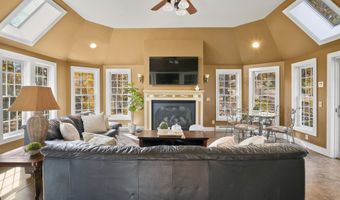 10 Barrington Dr, Bedford, NH 03110