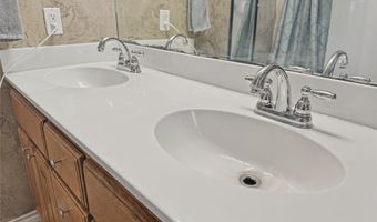 319 Cameron Dr, Altus, OK 73521