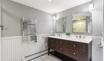 4 Garfield Ave, Bristol, RI 02809