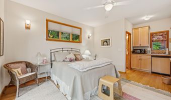 611 Forest St, Ashland, OR 97520