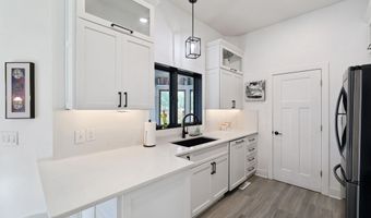 548 6th St NW, Altoona, IA 50009