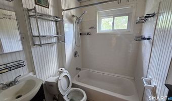 7 Horace St, Bridgeport, CT 06610
