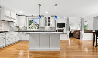14 Longbrook Dr, Cumberland, RI 02864