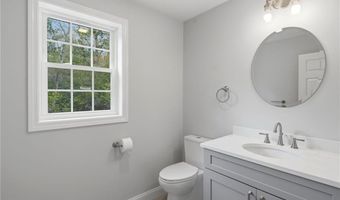 14 Elaine Dr, Hopkinton, RI 02833