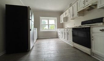 135 W Chrystal St, Andover, NJ 07801