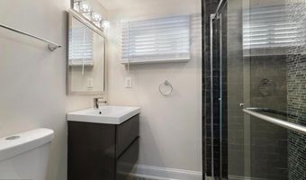 2000 S LANGLEY St, Arlington, VA 22204