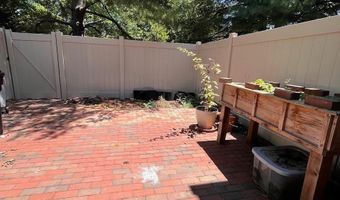 5633 INDEPENDENCE Cir, Alexandria, VA 22312